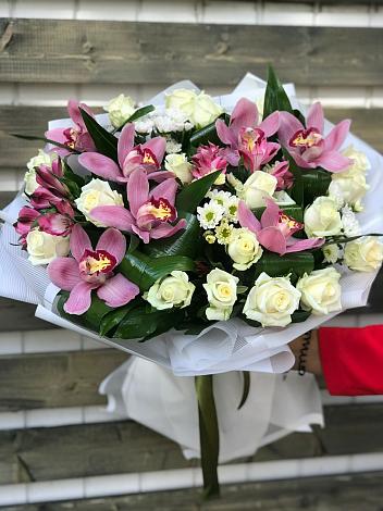 Букет цветов из: Розы и Хризантемы в Каменномостский