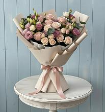 Букет цветов из:  Розы и Лизиантусы в Каменномостский