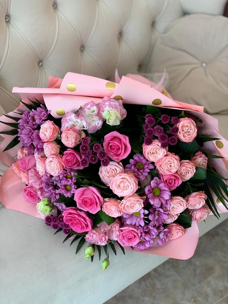 Букет цветов из: Хризантемы, Розы и Лизиантусы в Каменномостский