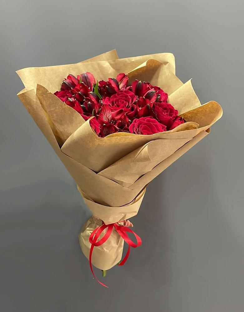 Букет цветов из: Альстромерии и Розы в Каменномостский