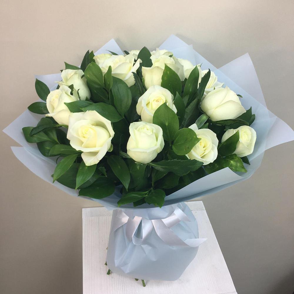 Букет 15 Белых роз Проуд в Каменномостский