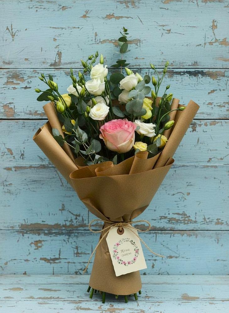 Букет цветов из: Розы и Лизиантусы в Каменномостский