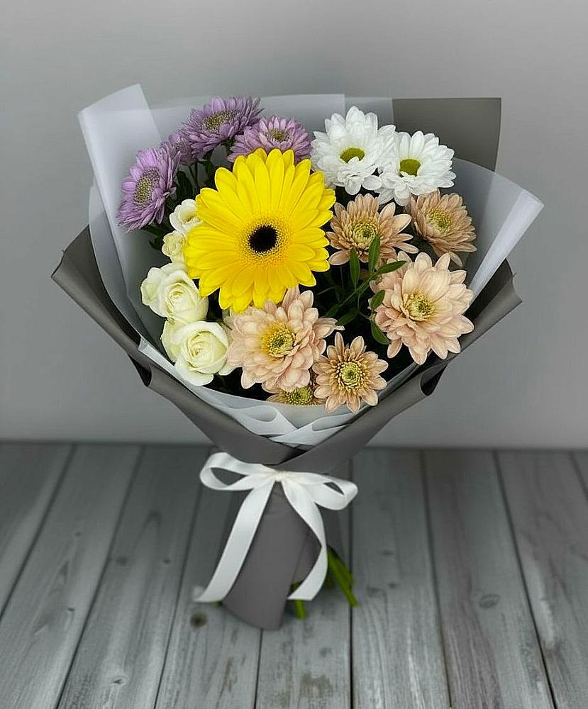 Букет цветов из: Розы, Герберы и Хризантемы в Каменномостский