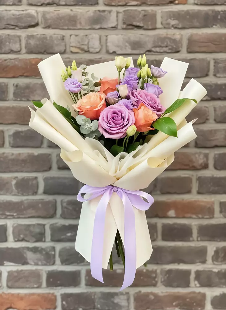 Букет цветов из: Лизиантусы и Розы в Каменномостский