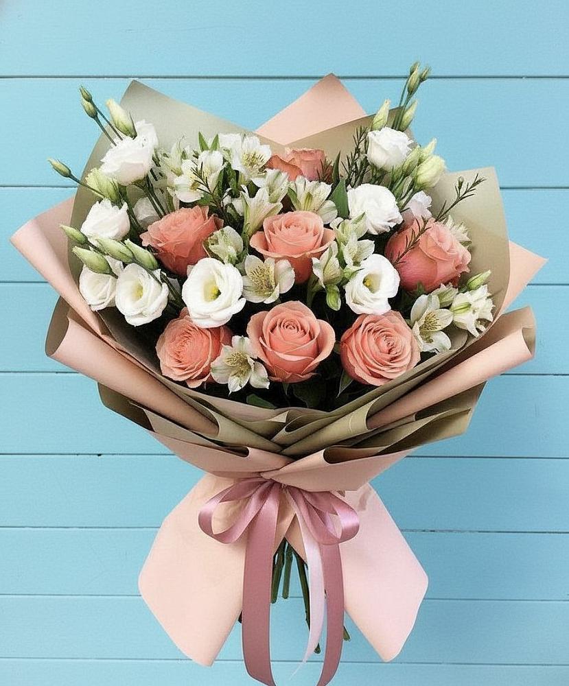 Букет цветов из: Розы, Альстромерии и Лизиантусы в Каменномостский