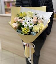 Букет цветов из:  Альстромерии, Розы и Хризантемы в Каменномостский