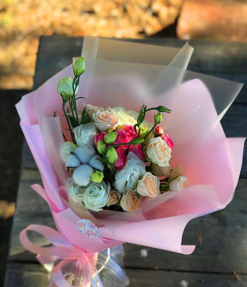 Букет цветов из: Розы и Лизиантусы в Каменномостский