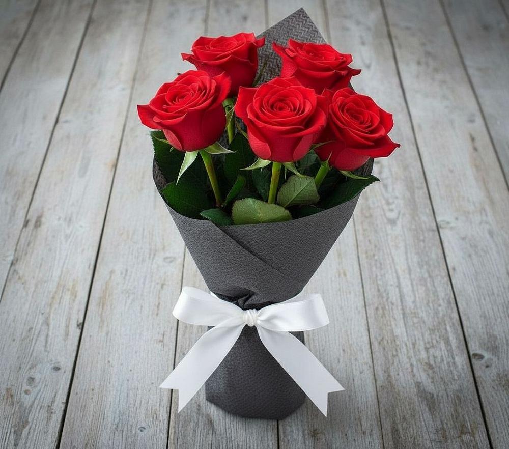 Букет 5 Красных роз Эдлесс Лав в Каменномостский