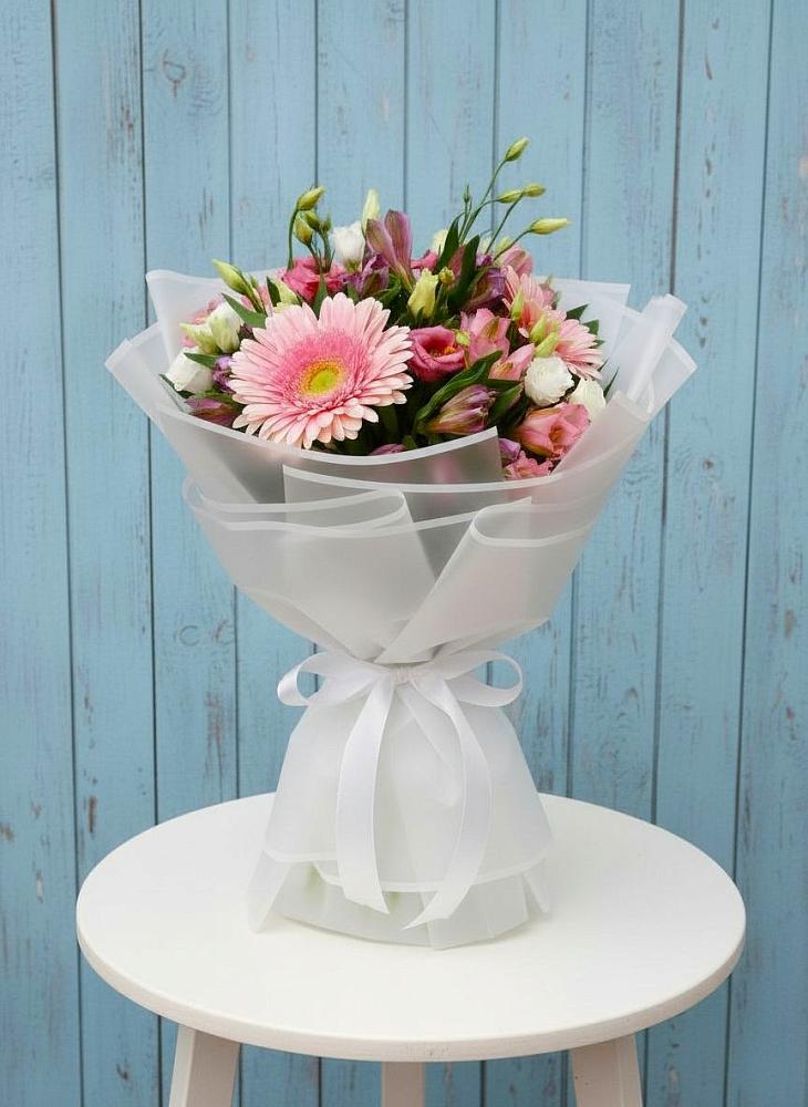 Букет цветов из: Герберы, Альстромерии и Лизиантусы в Каменномостский