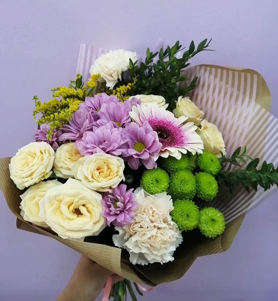 Букет цветов из: Хризантемы, Розы, Гвоздики и Герберы в Каменномостский