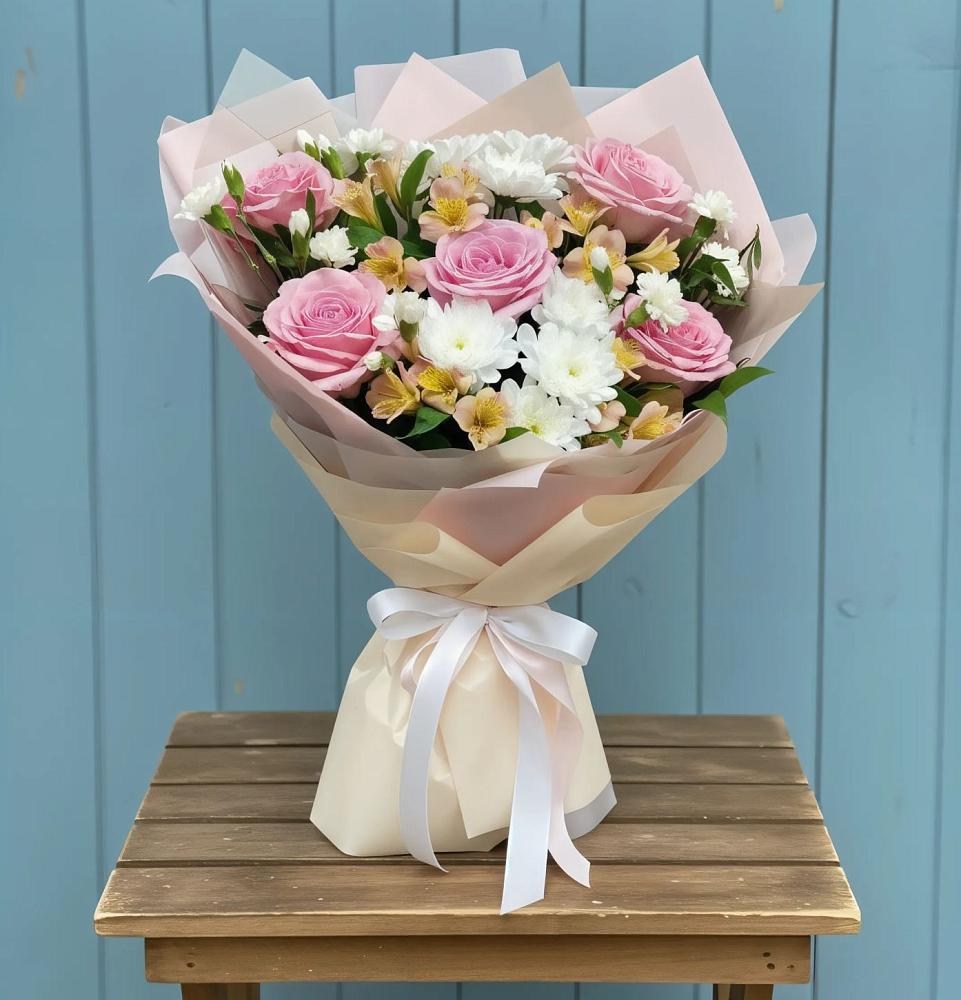 Букет цветов из: Гвоздики, Орхидеи и Розы в Каменномостский