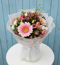 Букет цветов из:  Герберы, Альстромерии и Лизиантусы в Каменномостский