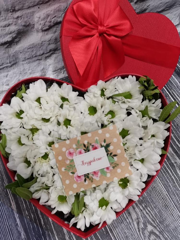 Цветочная композиция из Хризантемы в виде сердца в Каменномостский