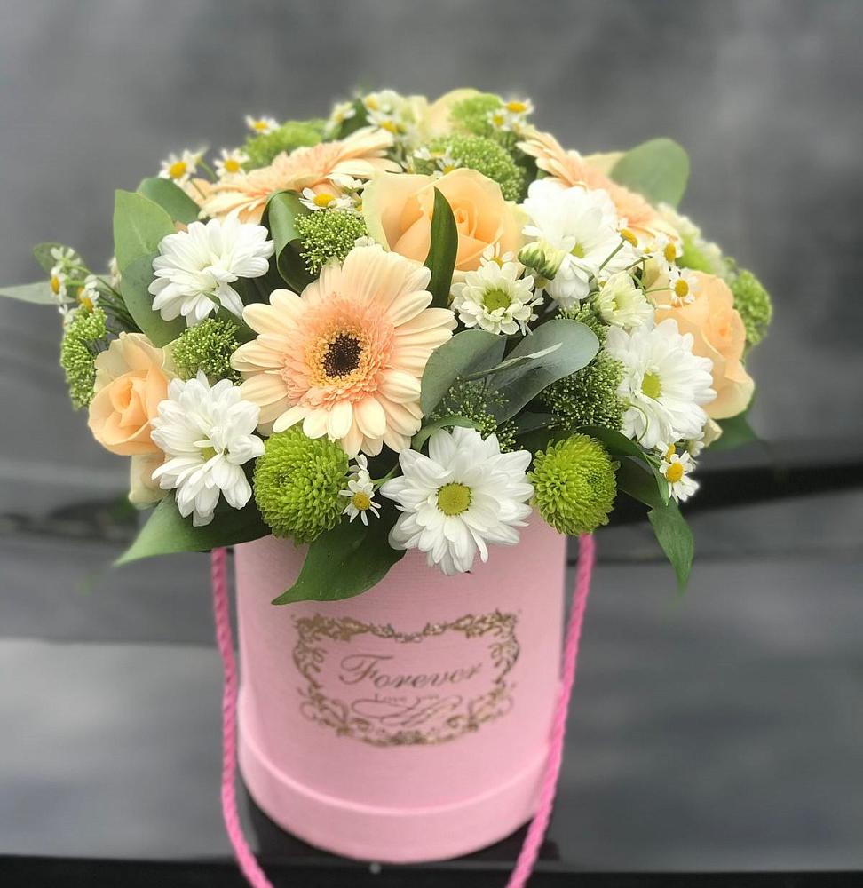 Цветочная композиция из Розы, Герберы и Хризантемы в шляпной коробке в Каменномостский