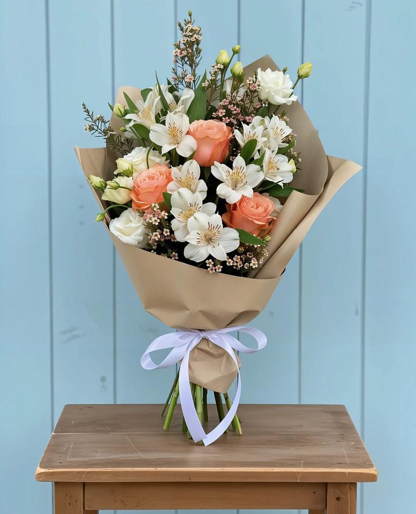 Букет цветов из: Альстромерии, Лизиантусы, Розы и Хризантемы в Каменномостский